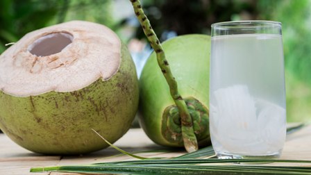 10-beneficios-da-agua-de-coco-para-a-sua-saude
