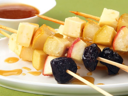 SITE espetinhos de frutas ao molho de mel